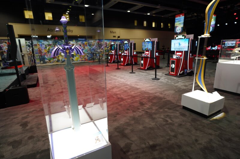 An awesome Super Smash Bros. Ultimate exhibit is featured at Nintendo Live with life-size replicas of in-game items including weapons like Link’s Master Sword