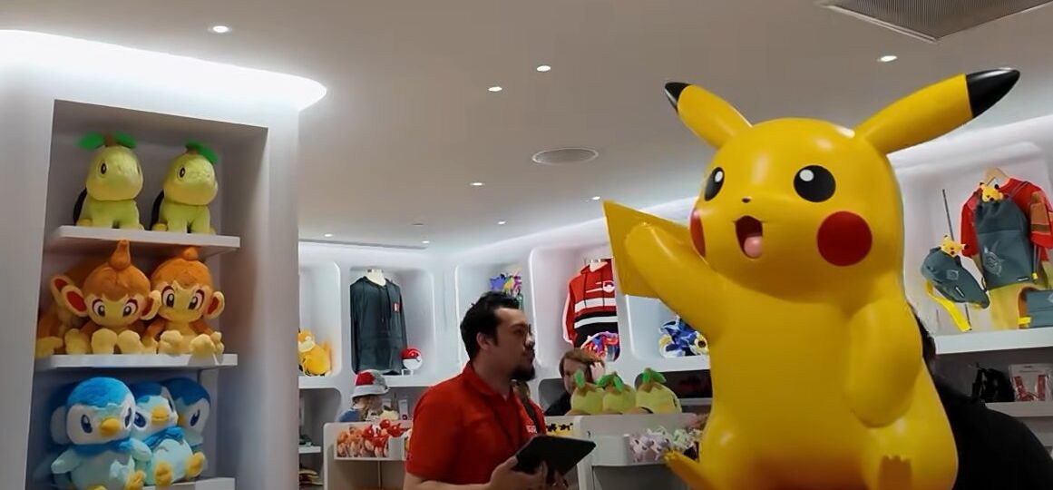 Video: The official Nintendo SAN FRANCISCO store includes a dedicated Pokémon themed section featuring a large Pikachu statue mascot, special merchandise, figures, toys, accessories and more